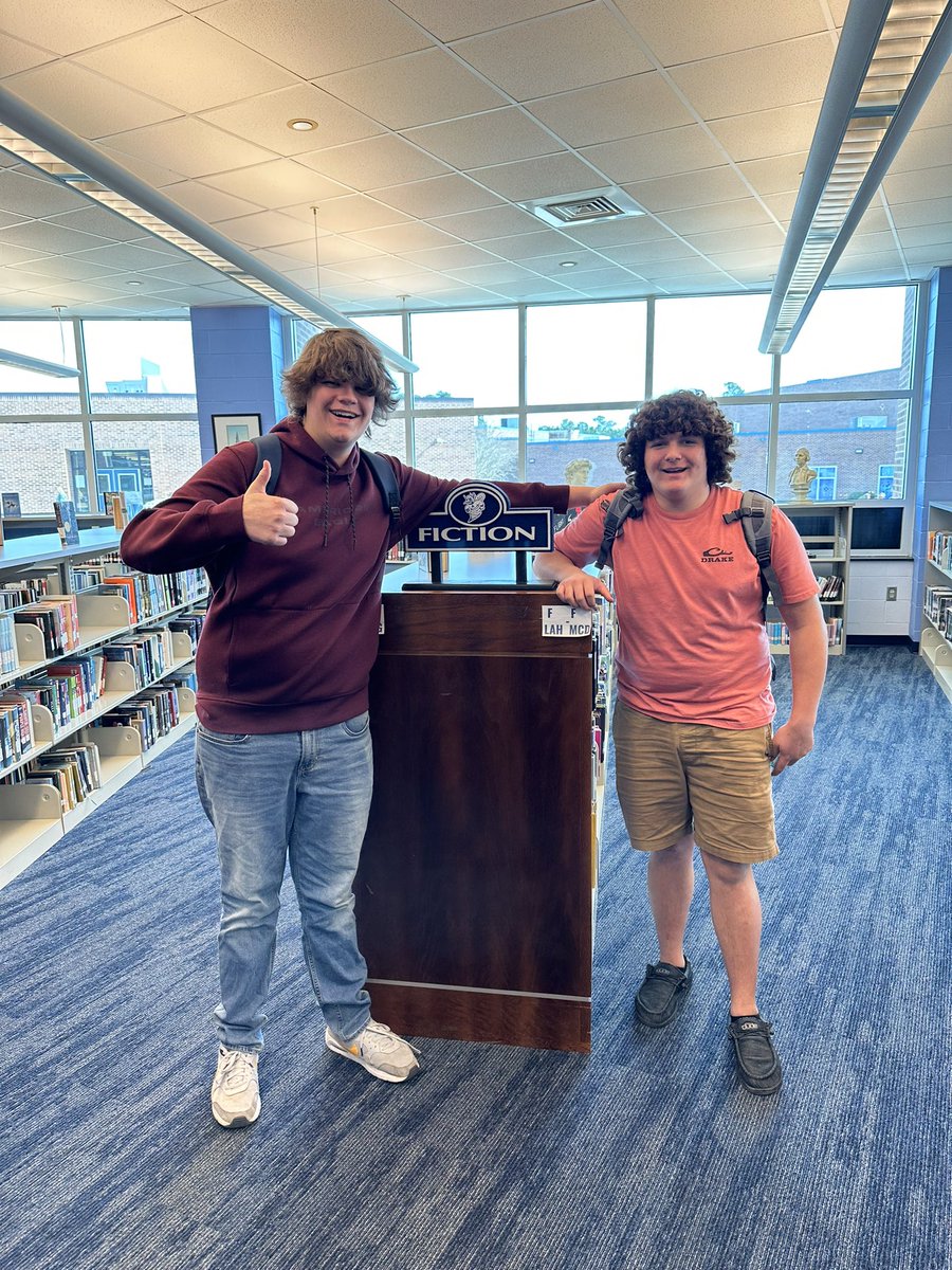 AynorHSLibrary's tweet image. AHS students enjoying the library!
#bluejacketsread #ahsreads
#ahslibrary
#bluejacketlife 
#aynorhighschool
#hcslibrarymedia
#leadhcs #hcsleads #futurereadylibrarians