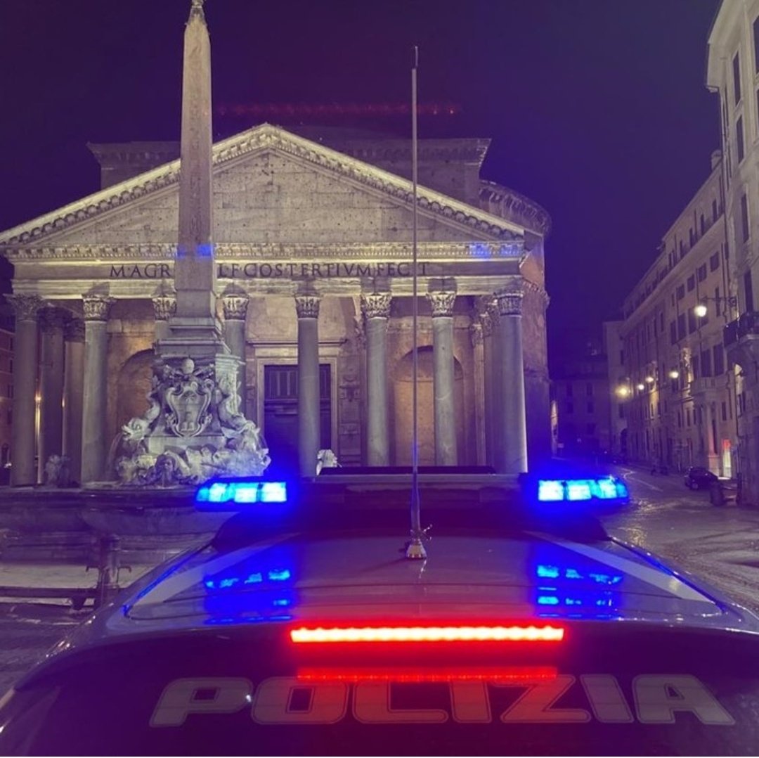 poliziadistato's tweet photo. Una buona serata dal Pantheon a Roma 
#essercisempre #meraviglieditalia #18gennaio https://t.co/6Ywk4xkXiS