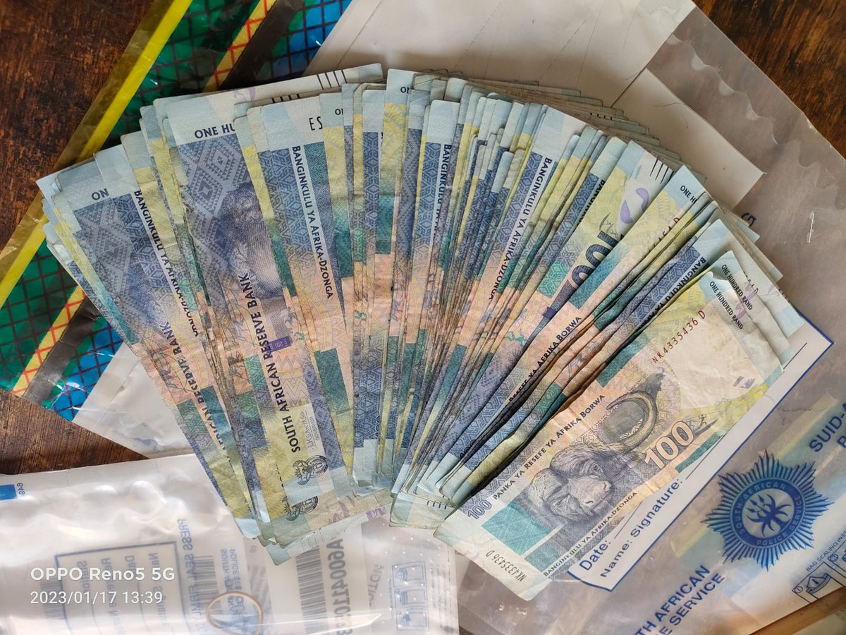 CityPowerJhb's tweet image. A suspect was arrested in Roodepoort last night for being in possession of 140kg of copper cables belonging to  City Power estimated to worth around R80 000. The suspect, a Cameroonian illegal migrant, attempted to bribe the @SAPoliceService with R10 000 during the arrest.