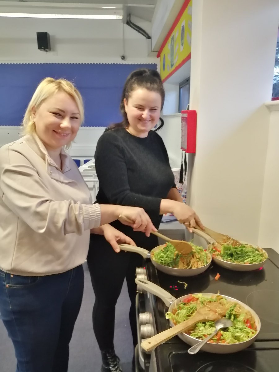 MiniExplorersPD's tweet photo. A wonderful afternoon of cooking & crafts with our Ukrainian families πΊπ¦ we made a tasty stir fry π #topicinspired #ChineseNewYearπ° @PDCSPrimary @SchsofSanctuary π§‘ #EveryoneWelcome π https://t.co/O62de1ze23