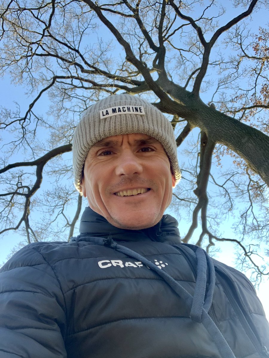 PatSjoers's tweet photo. W A L K I N G  T H E  D O G ☀️❄️
_____
#selfie #selfietime #wednesday #winter #coldweather #cold #outdoors #outdoor #sunnyday 
#carpediem #plukdedag #gezondheid #gezondeleefstijl #leefstijlcoach #twentevitaal 🍀 https://t.co/7fnIuForW8