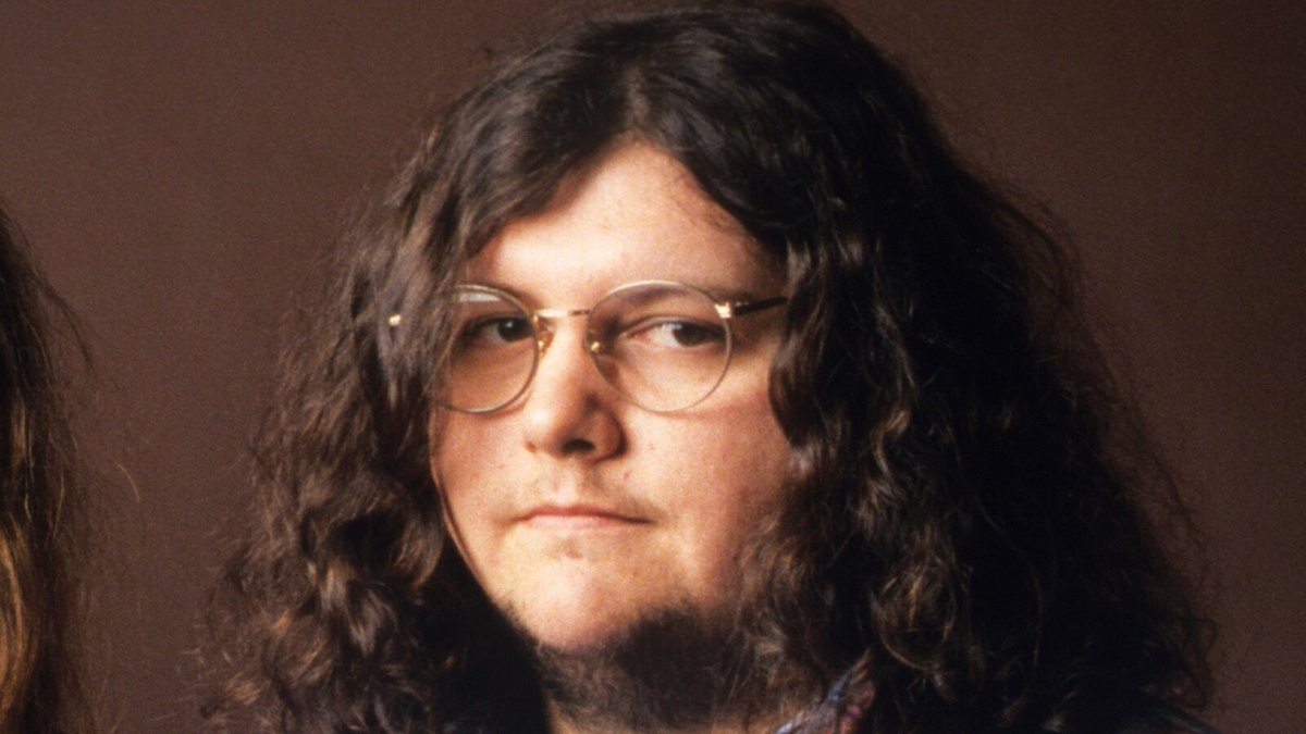 Revolvermag's tweet photo. Van Conner, founding bassist of the Screaming Trees, has died. He was 55. RIP https://t.co/6an7D6py5l https://t.co/NUN71LYc7K