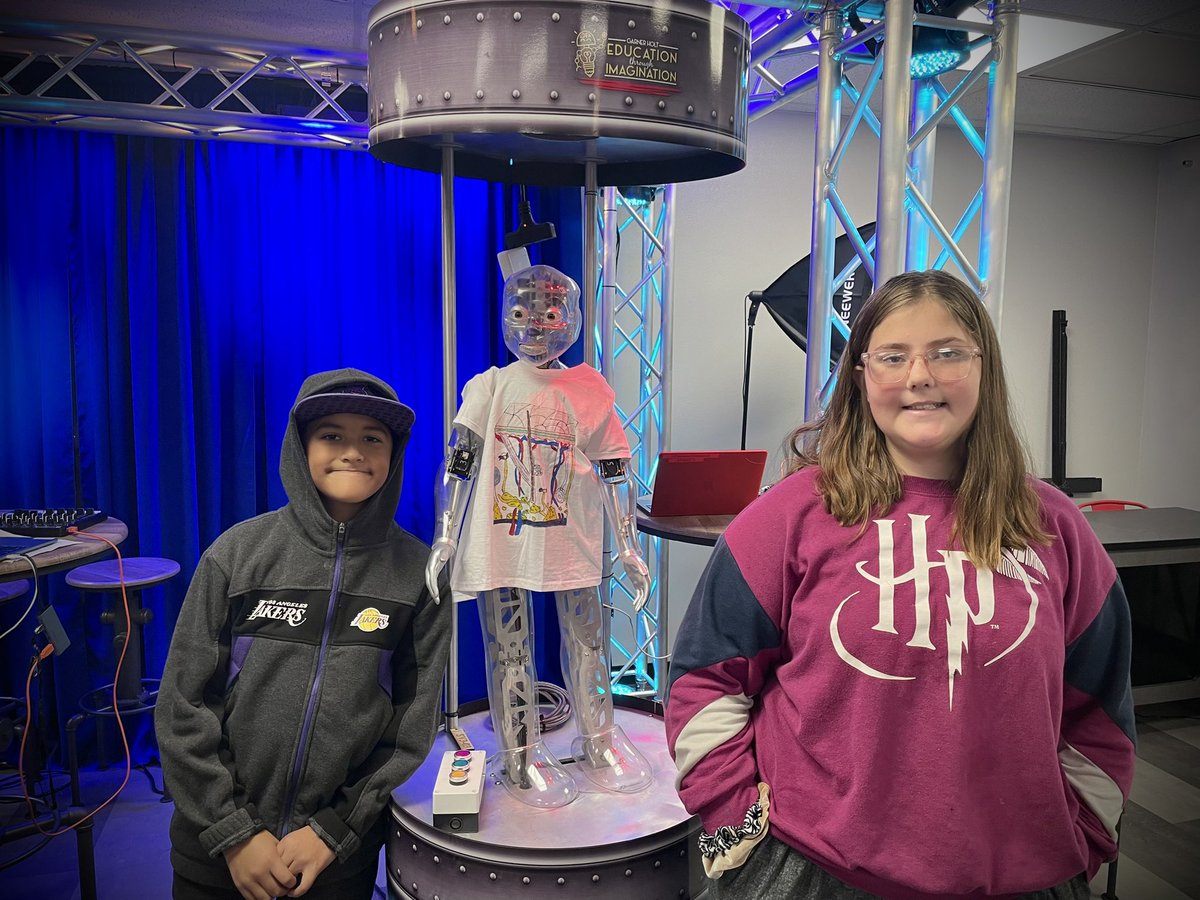 ValVerdeE_VVUSD's tweet photo. What a great demonstration of our #PortraitofaThunderbird skills collaboration and creativity with our 6th grade body systems project in the #animakerspace ! @TreAdamsVVUSD @ValVerdeSupt @ValVerdeUSD @VVUSDEdServices https://t.co/j6KMg0pEmP