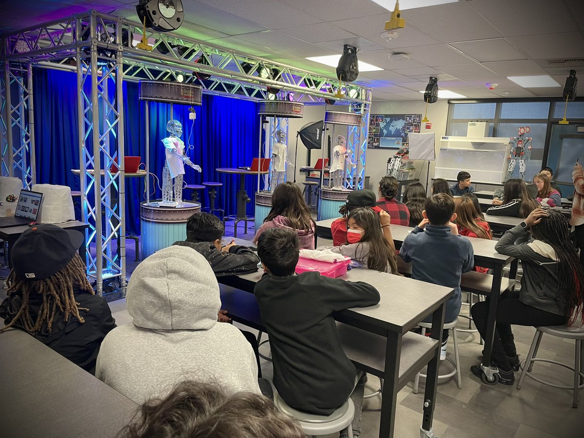 ValVerdeE_VVUSD's tweet photo. What a great demonstration of our #PortraitofaThunderbird skills collaboration and creativity with our 6th grade body systems project in the #animakerspace ! @TreAdamsVVUSD @ValVerdeSupt @ValVerdeUSD @VVUSDEdServices https://t.co/j6KMg0pEmP