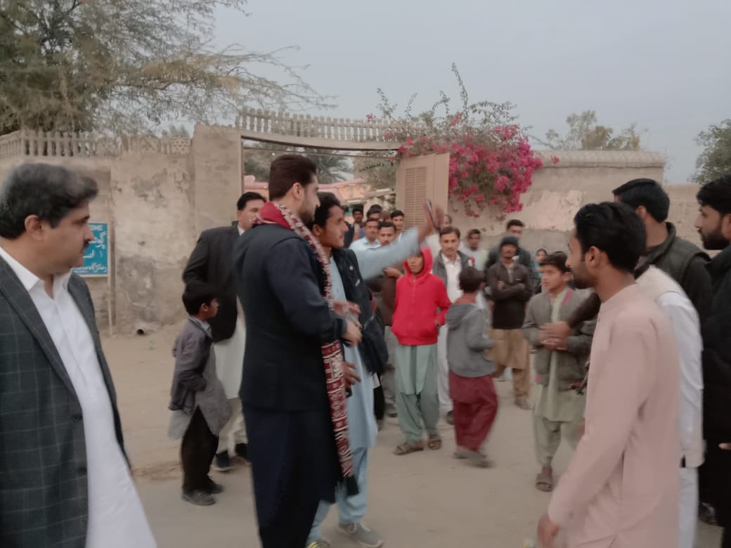 GhanwerIsran's tweet photo. Visited Sher Khan Isran of Village Sher Khan Isran, UC Sijawal Junejo, Taulka Sijawal Junejo to inquire about his son’s @Sharafu86853764 injury. Prayed for his smooth recovery. https://t.co/VR0X5ReSHe