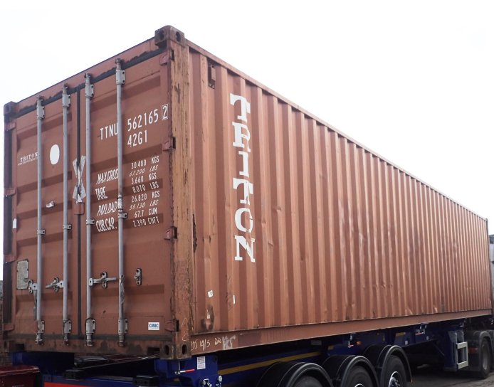 KarlyKheyly's tweet image. Some unlatched cargo trucks have become life threatening to passerbys and traders in Nungua .In 2020, it was reported that these containers have fallen three times and killed some people in Nungua but yet, there has not been any change of mind.@TDzineku @kodwoboateng #mediacourse