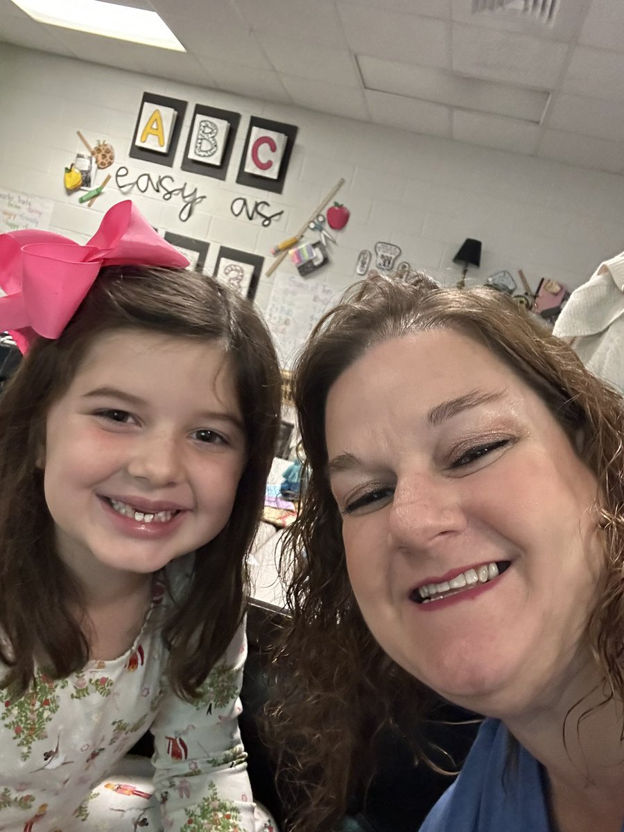 AynorHSLibrary's tweet image. AHS Book Club reading to 1st graders at AES #bluejacketsread #ahsreads
#ahslibrary #bluejacketlife 
#aynorhighschool
#hcslibrarymedia
#leadhcs #hcsleads #futurereadylibrarians