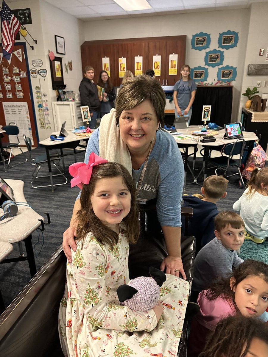 AynorHSLibrary's tweet image. AHS Book Club reading to 1st graders at AES #bluejacketsread #ahsreads
#ahslibrary #bluejacketlife 
#aynorhighschool
#hcslibrarymedia
#leadhcs #hcsleads #futurereadylibrarians