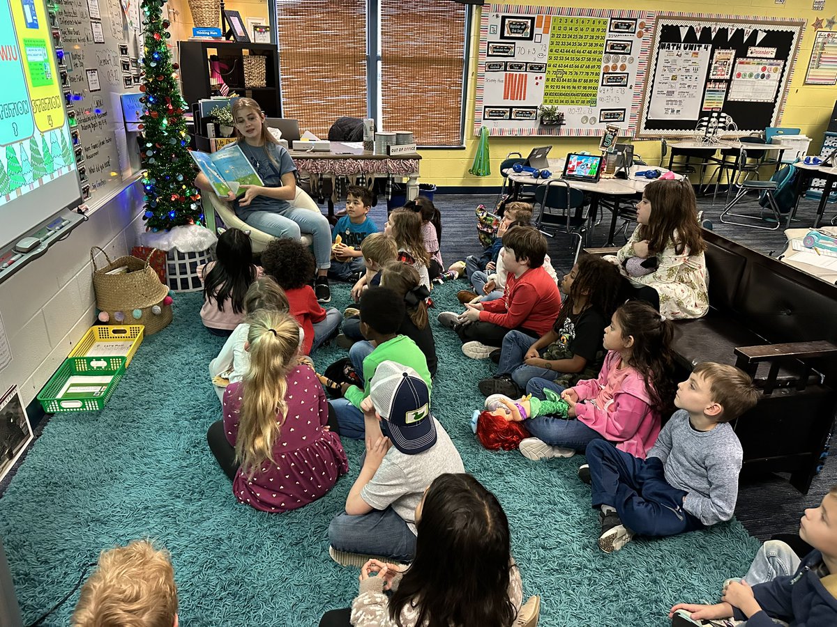 AynorHSLibrary's tweet image. AHS Book Club reading to 1st graders at AES #bluejacketsread #ahsreads
#ahslibrary #bluejacketlife 
#aynorhighschool
#hcslibrarymedia
#leadhcs #hcsleads #futurereadylibrarians
