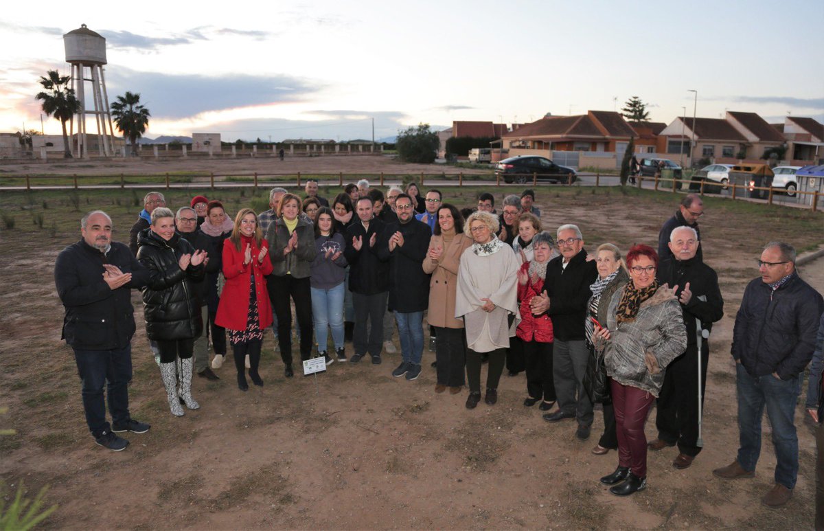 SiCartagena2023's tweet photo. .@AnabCastejon, @JPedroTorralba, @DavidMtnezNogue, @IreneRuizRoca, @MercedesGarcaG7 y @RosaFM8 han asistido esta tarde a la nominación del #parque #MaiteDefruc en #PozoEstrecho. https://t.co/2LQ3voa9oH