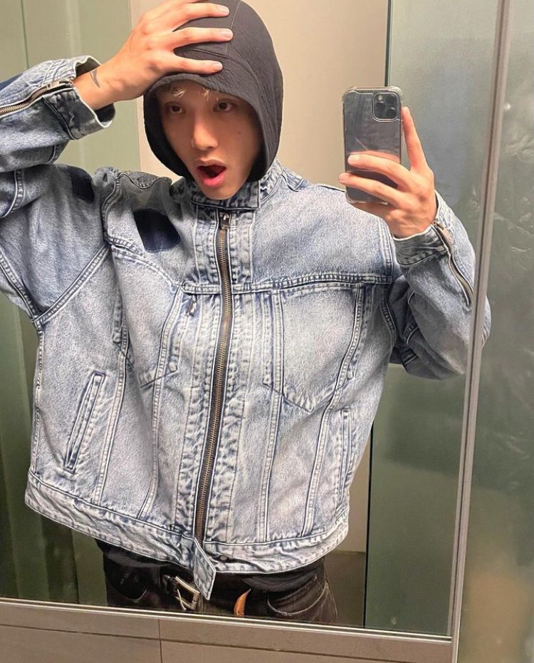 Jey (@jiwnhyeong) on Twitter photo 