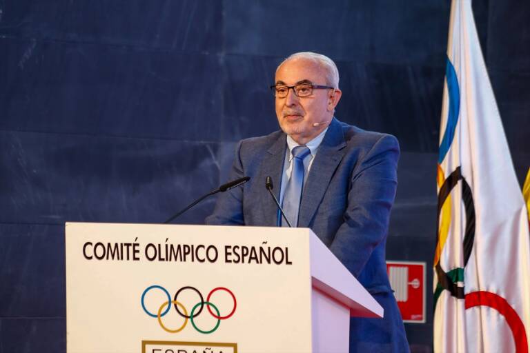 COE_es's tweet image. Hoy es un día triste para el mundo del deporte y la educación en nuestro país. Ha fallecido José Luis Mendoza, presidente de la @UCAM, una persona que lo ha dado todo por los deportistas españoles. La pasión por lo que hacía fue el pilar fundamental de su vida.
