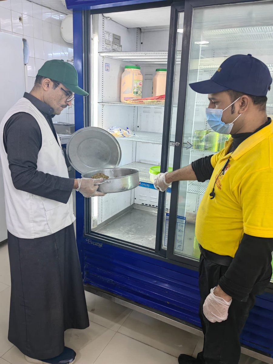 #بلدية_محافظة_القويعية تكثْف جولاتها الرقابية على المطاعم للتأكد من تطبيق الاشتراطات الصحية حفاظًا على سلامة المستهلكين.
#أمانة_منطقة_الرياض