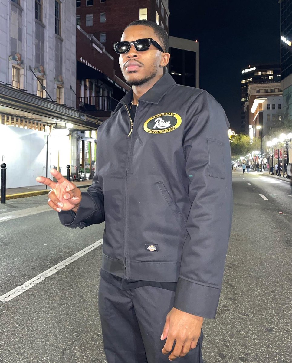 revesupplyco's tweet image. The dream is only as real as the dreamer. The work begins now. #RêveLife

Dream Distributor Utility Jacket now available on Revesupply.com