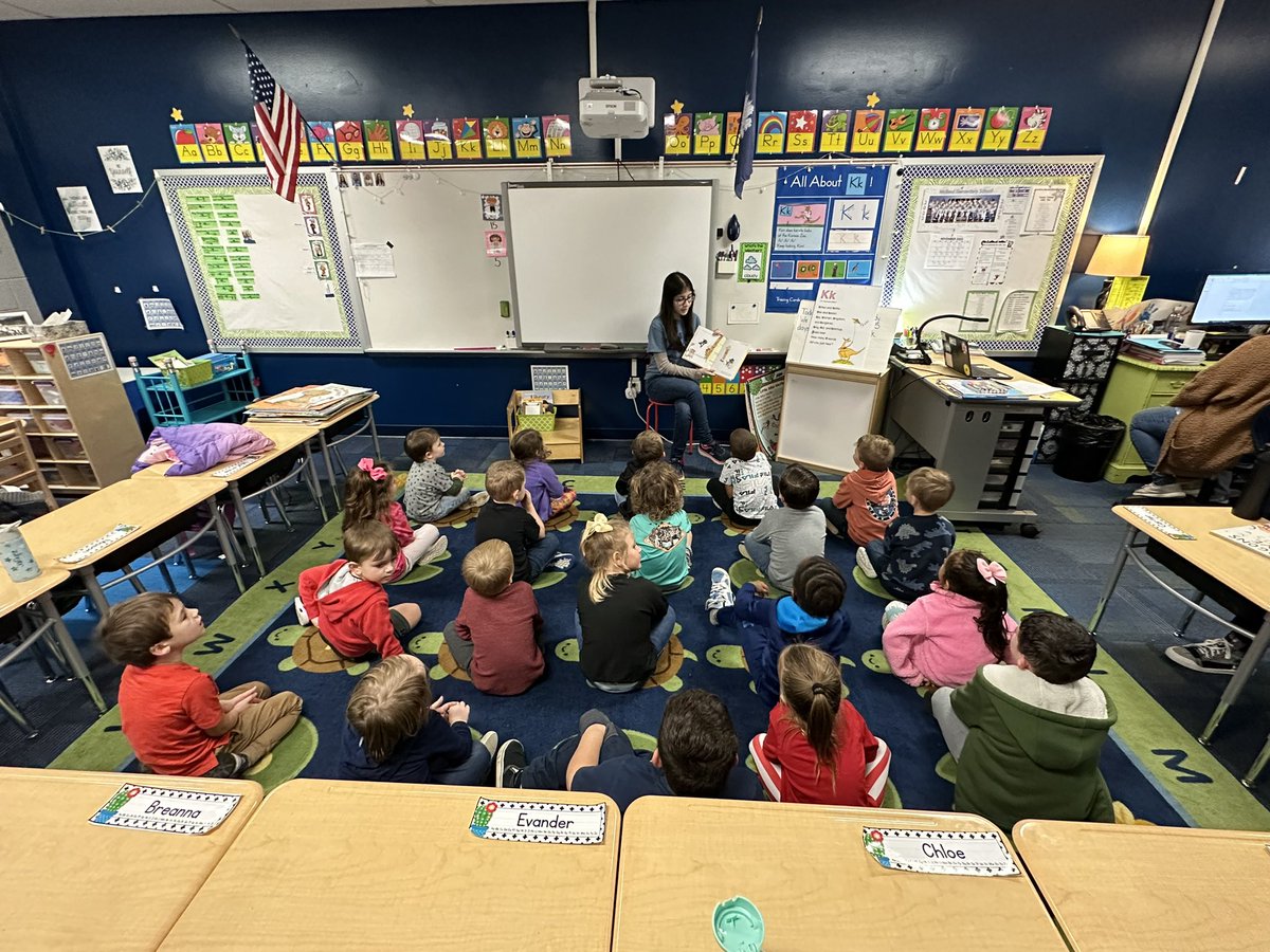 AynorHSLibrary's tweet image. AHS Book Club reading to CD students at MES #bluejacketsread #ahsreads
#ahslibrary #bluejacketlife 
#aynorhighschool
#hcslibrarymedia
#leadhcs #hcsleads #futurereadylibrarians