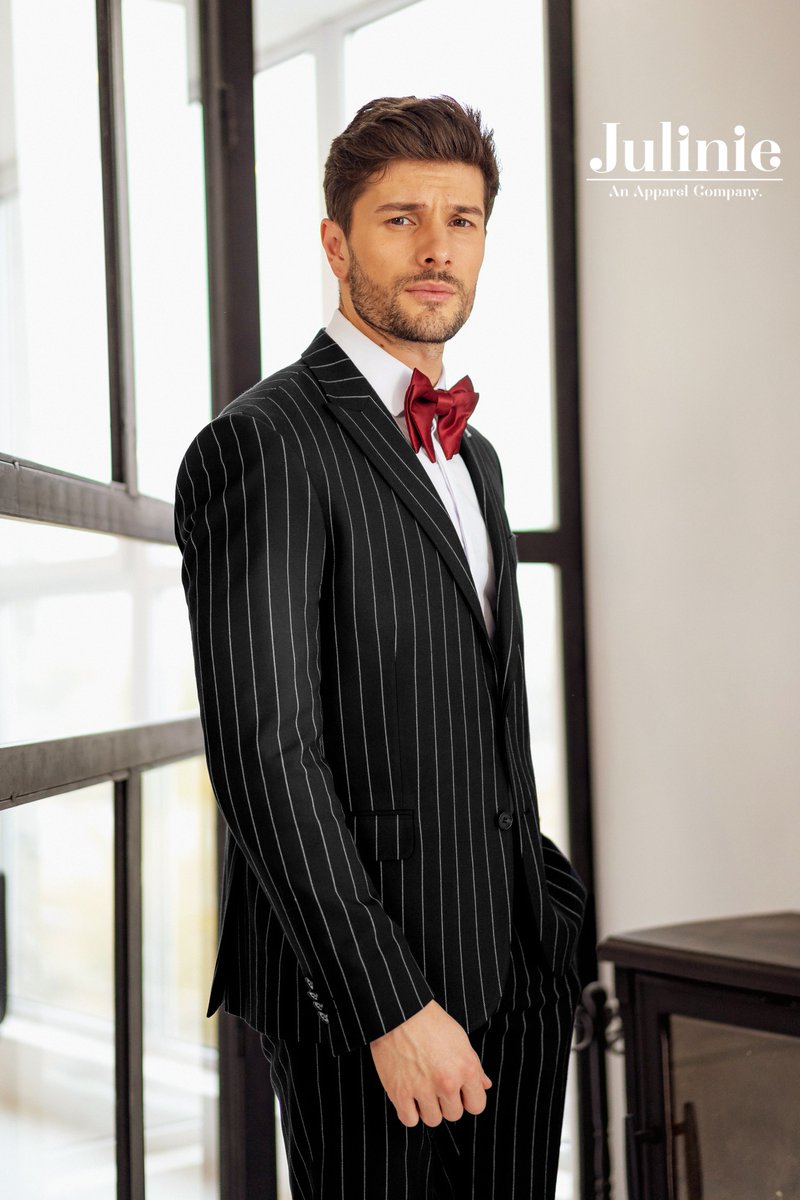 Shop a black pinstripe suit for Valentine's Day and match with your favorite red bow tie or tie. (Bowtie Not Included)
. . .
julinie.com/products/tazio…
. . .
#valentinesday #valentinesday2023 #valentine #valentines #fashion #menswear #dinneroutfit #suited #cupid #mensfashion
