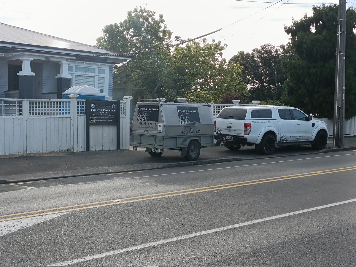 Hi <a href="/AklTransport/">Auckland Transport</a> can you please send a warden to 59 lake rd