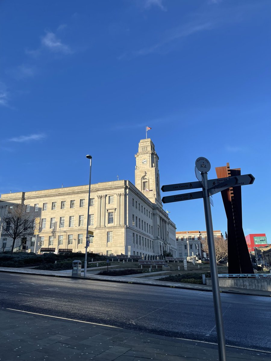 It was a wee bit chilly but the blue skies were enough to convince me it was a good idea to walk to a meeting today and I’m so glad I did. It was lovely getting some fresh air, and a super productive meeting too!