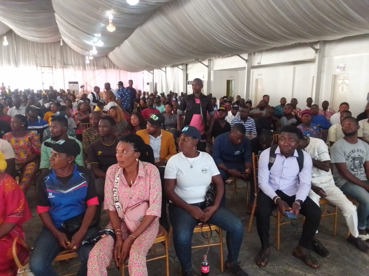 CARLY_BAT's tweet photo. Town Hall meeting Organised by Benue State Youth Leader  in honour to welcome the  National Youth Leader Hon.@dayoisrael of our great party  @OfficialAPCNg, to discuss how to Win the upcoming  General Election . https://t.co/sLcoQy8gEx