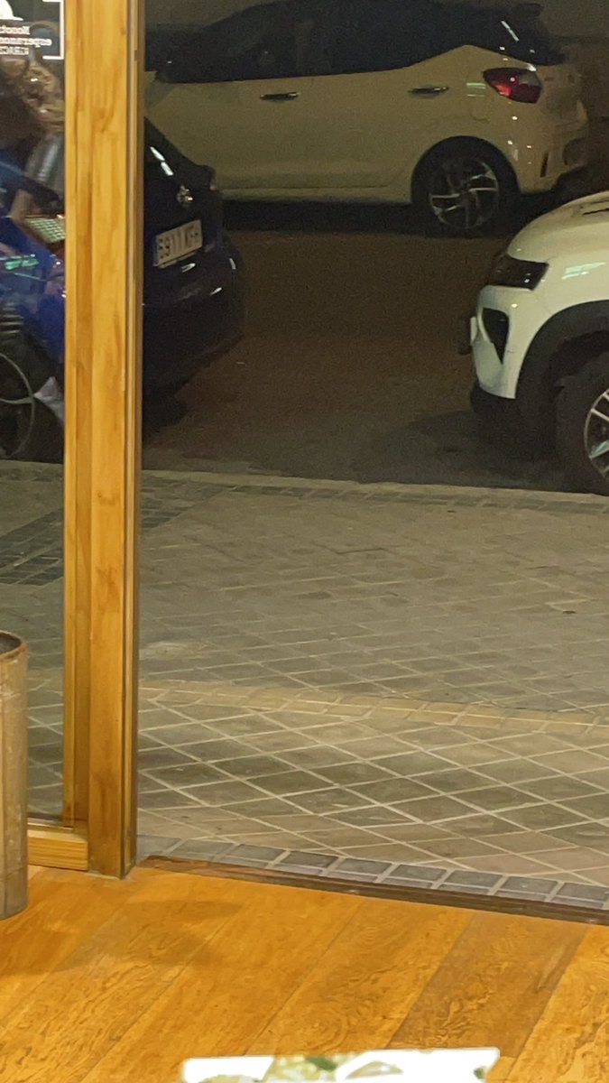 cocainescene's tweet photo. Mientras tanto la tienda donde trabajo no tiene una puerta 🙂 https://t.co/qehckt4H20