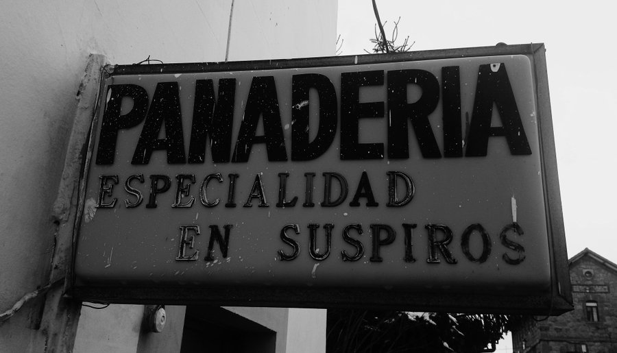 literlandweb1's tweet photo. "...Quizá nos encontremos frente a frente algún día,
quizá nuestros disfraces nos logremos quitar.
Y ahora me pregunto... cuando ocurra, si ocurre,
¿sabré yo de suspiros, sabrás tú suspirar?"
"Un día", Alfonsina Storni https://t.co/Ndub5E84mq