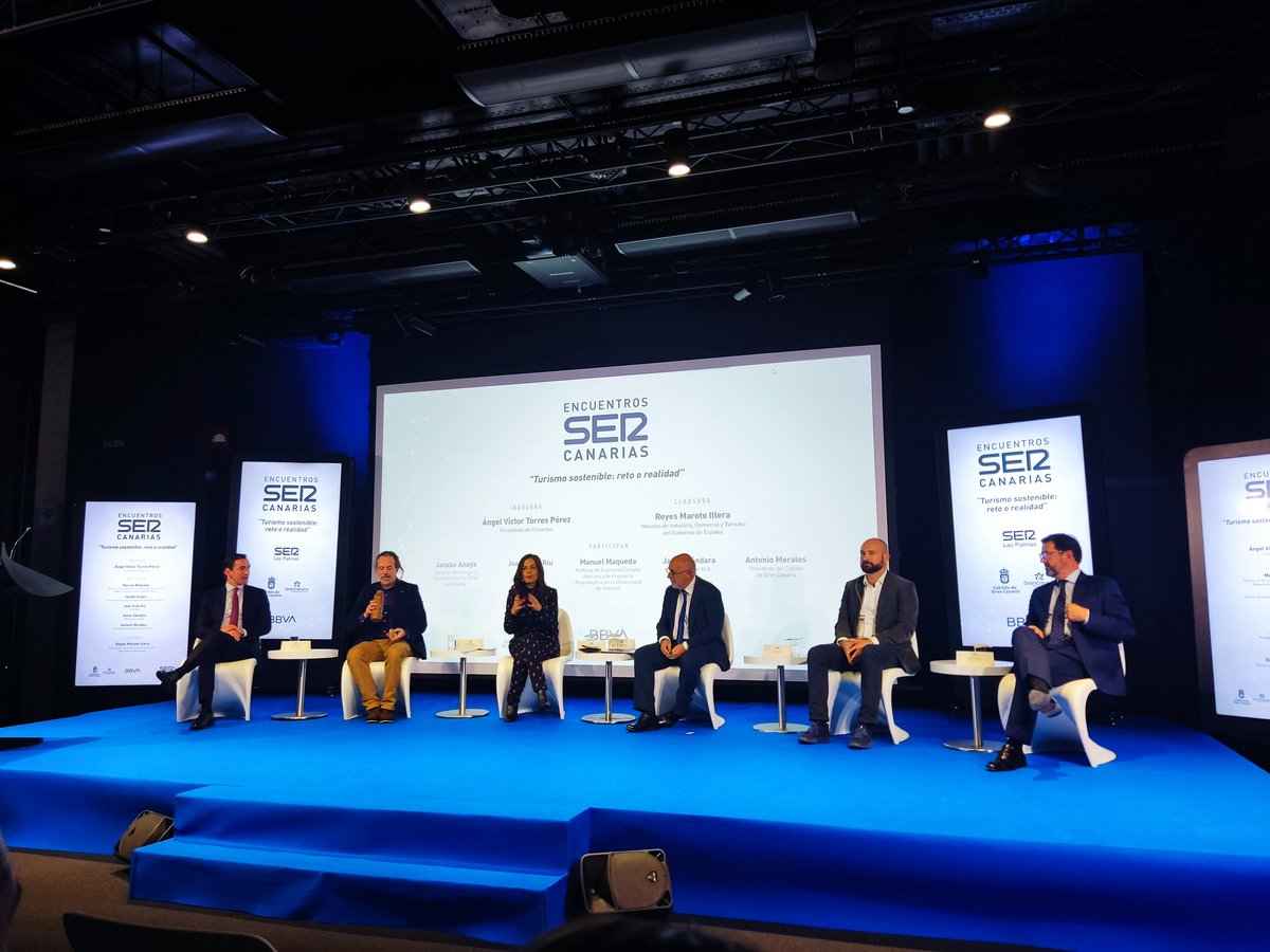 Valentinabogad's tweet photo. Invitados por @SER_LasPalmas con @asociacionascav a los Encuentros Ser Canarias que se celebran en #Madrid con motivo de @fitur_madrid https://t.co/kjRHDOHErf