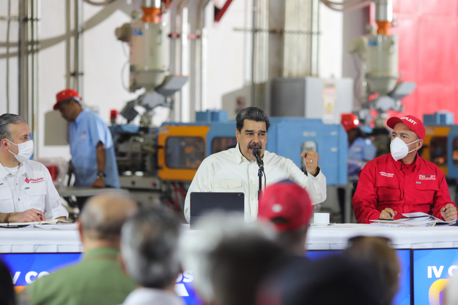 mippci_ven's tweet photo. #EnFotos📷| Pdte @NicolasMaduro lideró Clausura del IV Congreso de la Clase Obrera. Allí destacó que la clase obrera tiene que plantarse firme en defensa de la independencia de la Patria.
#BastaDeTerrorismoEconómico https://t.co/QxCagn4Mbj