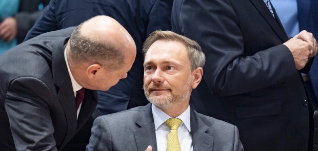 #Lindner
Einen Abgang in Ehren kann niemand verwehren

Nach einem Wertgutachten erscheinen Lindners „Geschäfte“ mit der #BBBank noch zwielichtiger. Für einen ehrenvollen #Rücktritt ist es wohl zu spät, oder?

spiegel.de/politik/brisan…

#LindnerRücktritt #Lobbykratie #Bankenaufsicht