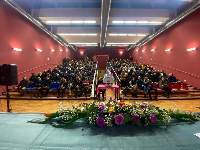 abba11777's tweet photo. Un’accoglienza fantastica, tante persone appassionate per ascoltare le proposte di @Azione_it e @ItaliaViva per @AlessioDAmato_ presidente. Grazie Tivoli! Andiamo avanti per essere #latuavoce https://t.co/dQxClA9XdO