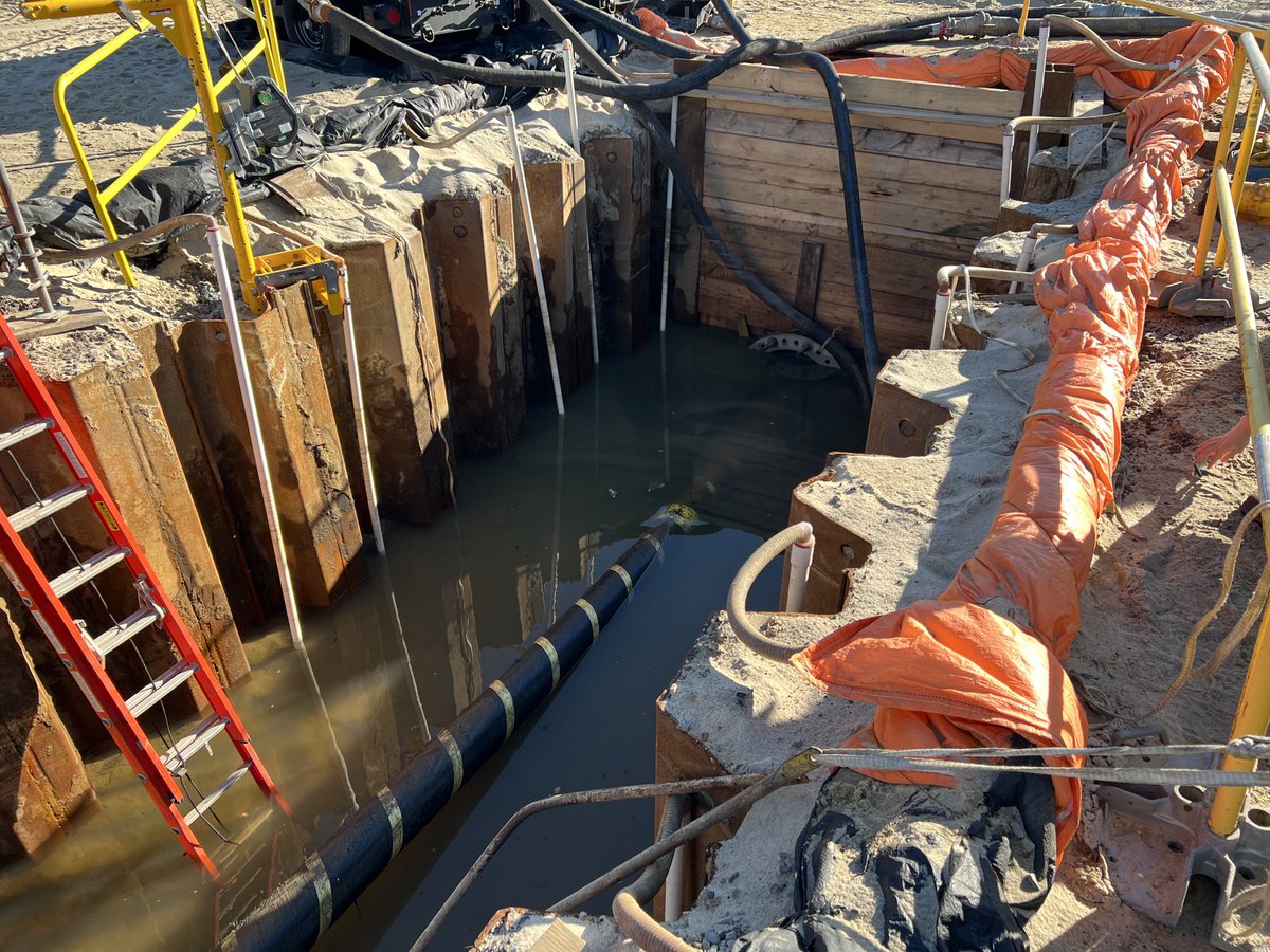 jbarnesnews's tweet image. A crew pulled this cable ashore last night at Covell’s Beach in #Barnstable for ⁦@VineyardWindUS⁩. #offshorewind ⁦@WCAI_NPR⁩