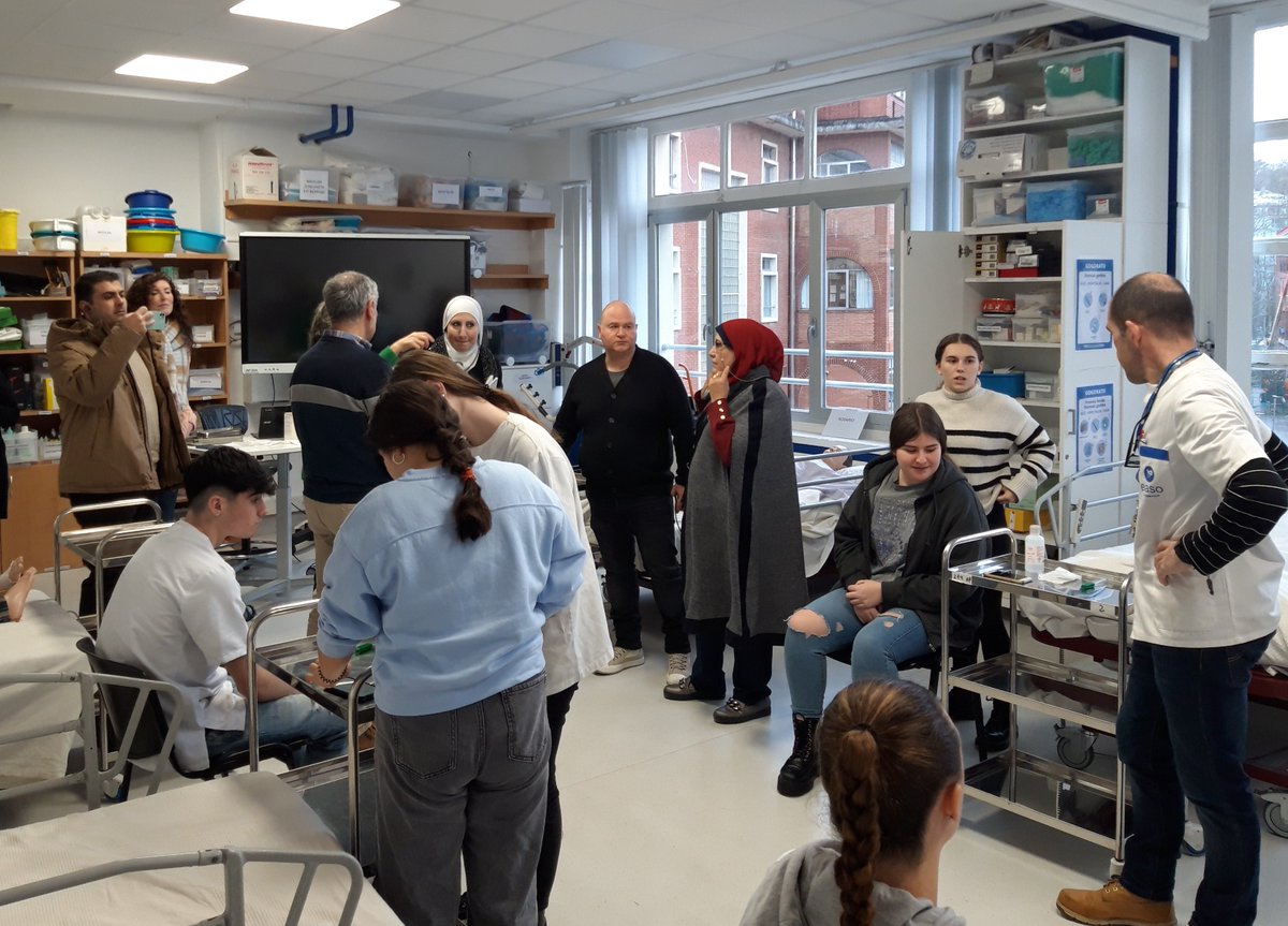 Nazio Batuen Erakundeko ordezkaritza bat izan dugu gurean Euskadiko #LanbideHeziketa bertatik bertara ezagutu nahian. Jornania, Palestina, Siria eta Libanoko lagunekin esperientzia trukaketa bikaina izan dugu <a href="/unrwaeuskadi/">UNRWA Euskadi</a>  <a href="/UNRWAes/">UNRWA.es</a> <a href="/UNRWA/">UNRWA</a> <a href="/FPeuskadi/">FPeuskadi</a> <a href="/tknika/">Tknika</a> <a href="/ikaslangipuzkoa/">IKASLAN GIPUZKOA</a>