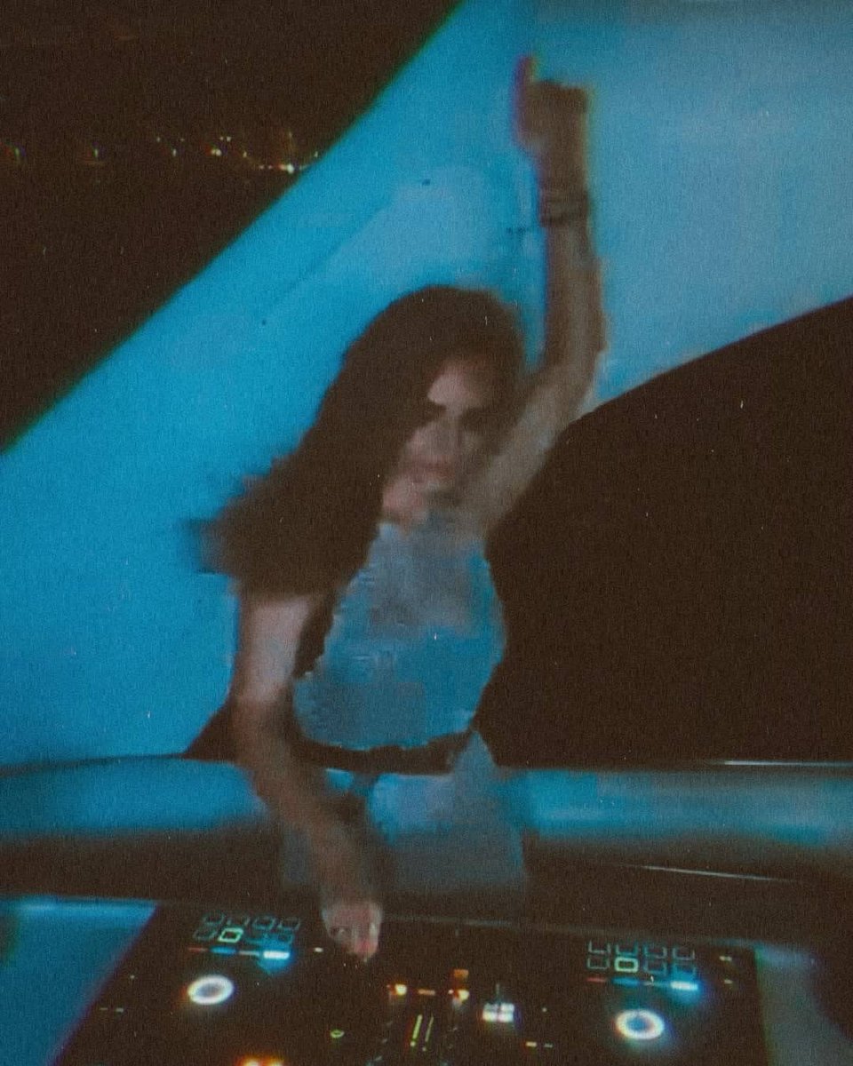 Livrasti9's tweet photo. Blue nights...💫
#dj #housemusic #techno #yacht https://t.co/9tnAadqiYJ