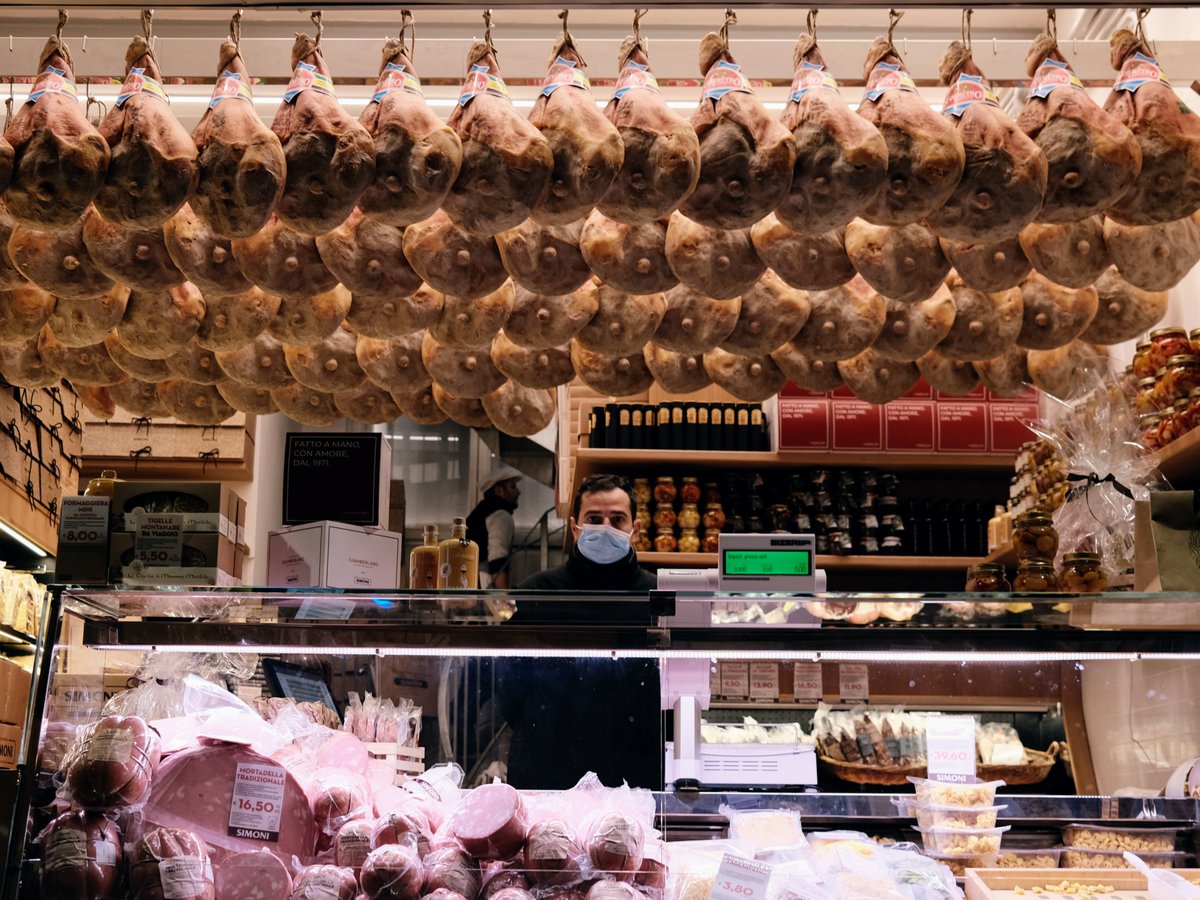 LarryDocimo's tweet image. Sospetto alla Salumeria

#bologna #italy #italia #emiliaromagna #prosciutto #salumeriasimoni #salumeria #salumeriasimoni

#streetphotography #photography #travelphotography #documentaryphotography

#fujifilmx100v #fujifilm #x100v #xseries #fujifilm_street