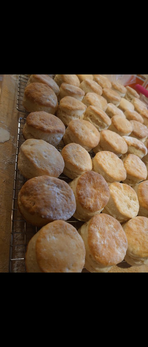 Biscuits are hot out of the oven to top the chicken pot pie with! If you want in on this come on down to the library parking lot, we're the hooligans parked really badly serving out the back of the medic machine. 💗
Help keep us out here: Patreon.com/redcedarcn
$redcedarcn on ca