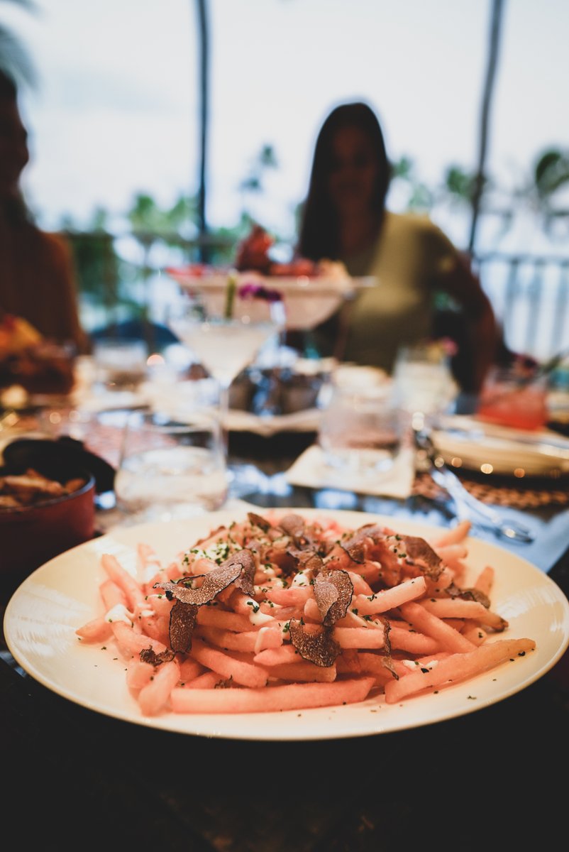 KahalaResort's tweet photo. Your favorite snack gets an elegant makeover - Truffle Fries. Reserve your table today. https://t.co/EjA9k7barT #hawaiianresort #tropicalvacation #hawaiianvacation #dreamvacation #gohere #travelandleisure #luxurytravel #luxuryresort #chefsfeature https://t.co/TuHDXsbv44