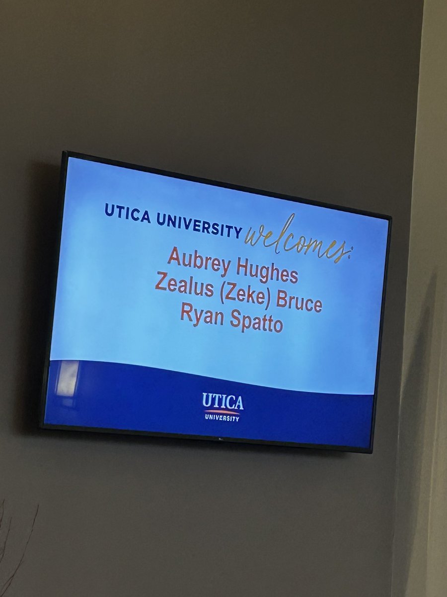 zekebruce's tweet photo. Thank you @CoachClowes  for the amazing visit ! 🧡💙 
@CoachFaggiano @coach_jmack @UCPioneers https://t.co/Clv48U1Opx