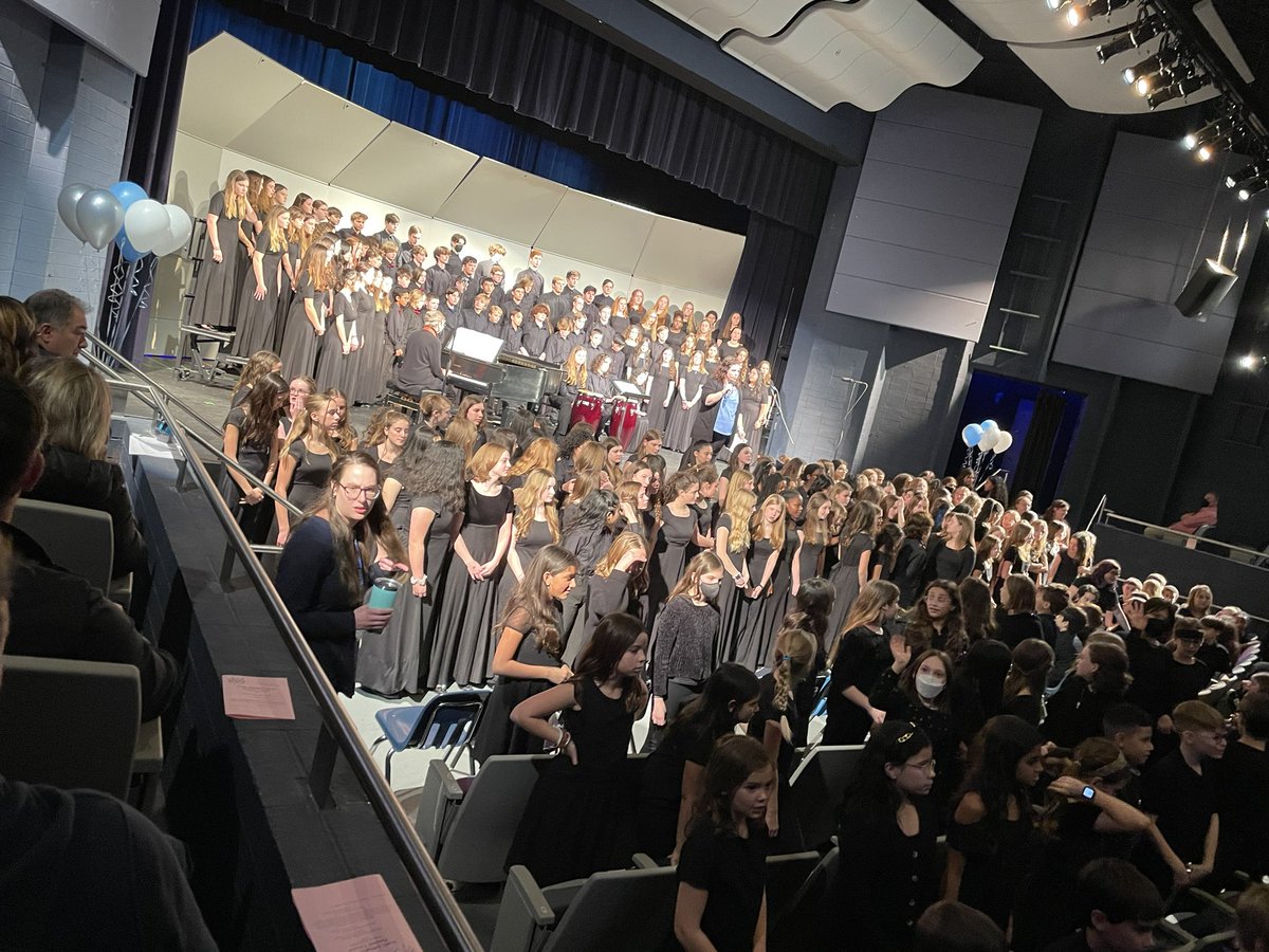 Principal_YHS's tweet photo. So much amazing music from Ashlawn, Cardinal, Glebe, Jamestown, Discovery Elems, Swanson, Williamsburg Middle! Way to go @YorktownChoirs and all of our fabulous students and music teachers! #APSMusic https://t.co/5gHbOfcwgX