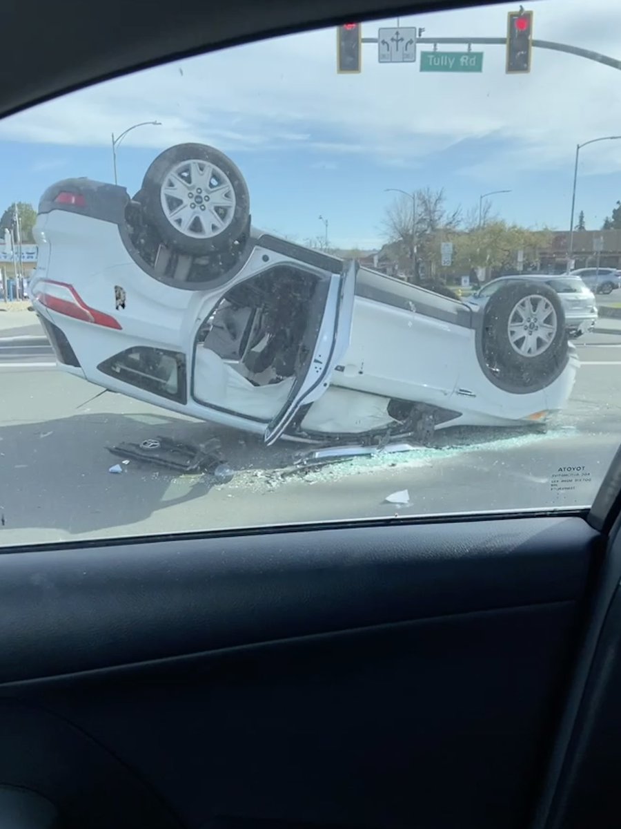 Somehow this car flipped over in #SanJose. 👀🤯