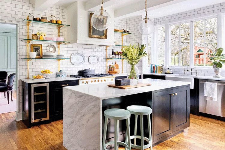 Small decorative touches like fresh flowers, baskets of fruit, or pretty countertop appliances can truly bring the kitchen to life.
#homeowner #KWMulinix #realestate #VeteranRealtor mon.articleinfo.net/r/js9fjxm