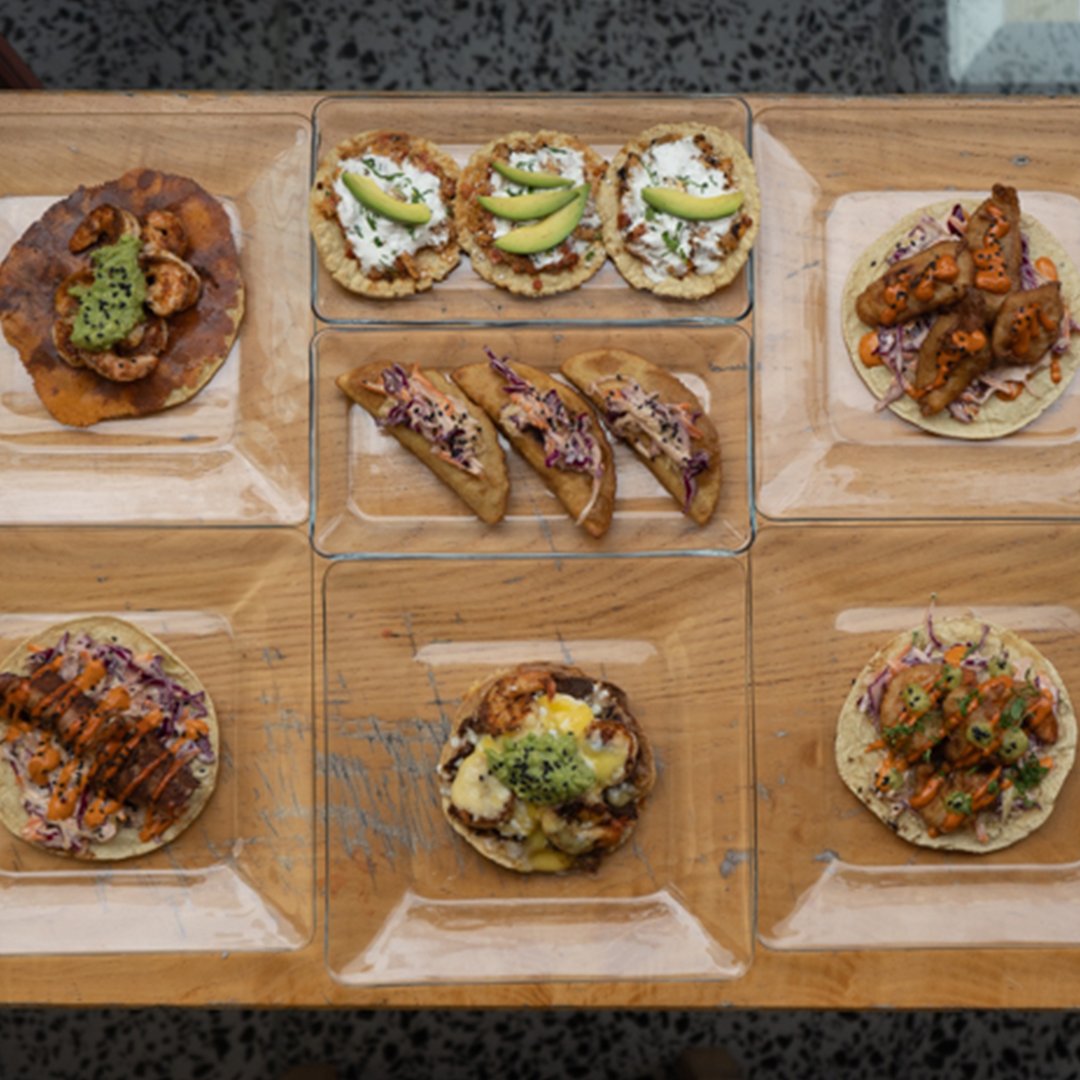 Ya sean #GorditasdeChicharrón , #Pescadillas o #TacosdeCamarón , los platillos de #PeninsulaGrill están hechos para satisfacer a tu paladar🌮

#mrc #comidamarytierra #seafood #mariscos #camarón #cortesdecarne #platillos #cocinainternacional #mercadogourmet #mercadogastronómico