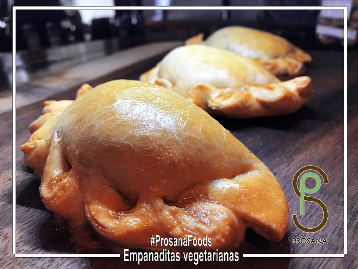 Consideramos que el relleno de estas empanaditas vegetarianas está espectacular: caprese 🌿🍅🧀+ hongos salteados 🍄🧄 + #AcetoBalsámico 🫒. ¡Esperamos que te gusten mucho 😘!!!
#EmpanadaVegetarianaPF #ProsanaFoods