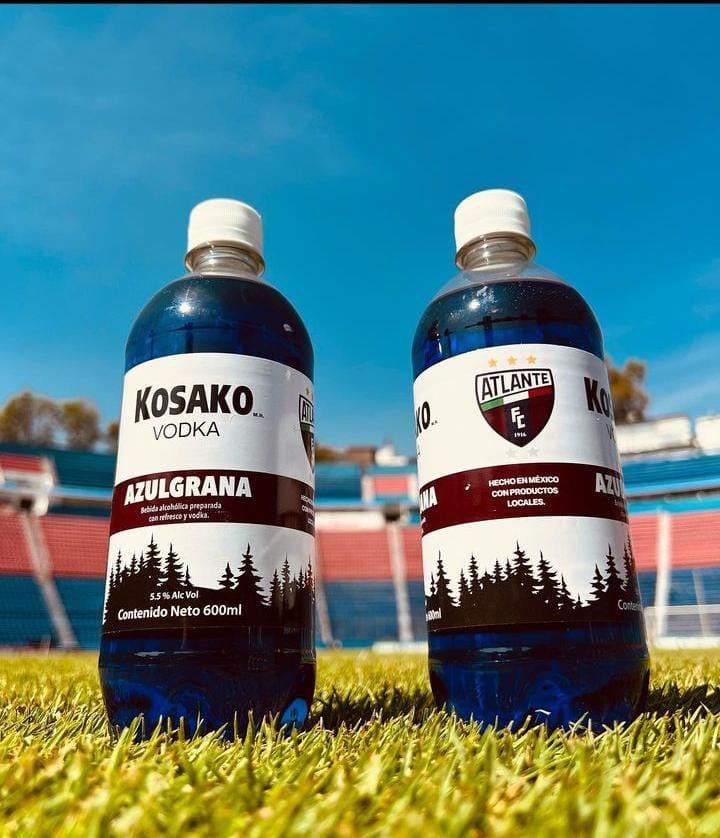 juanmel12's tweet photo. Esta bien que somos el equipo del pueblo pero esta joya 💎 es el claro símbolo de la humanidad del @Atlante #Azulgrana #kosako #KosacoAzulgrana #equipodelpueblo #atlante #LigaBBVAMX 🔴⚽️🔵🐴 https://t.co/ovcG5xbJ0X
