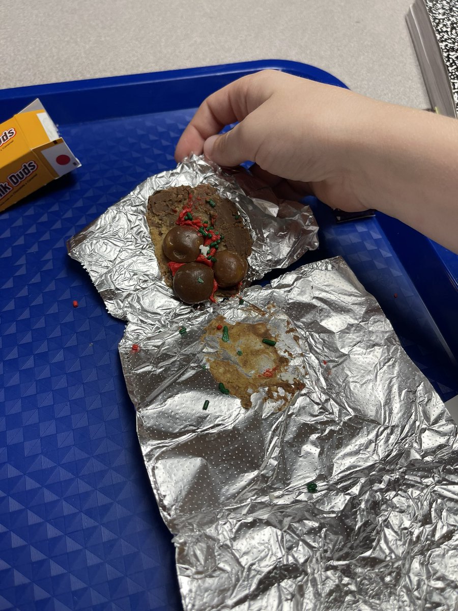 SaraYRodrigu3z's tweet image. 🗿 In today’s 🙌🏼on lab Ss were able✌🏼model  #Compaction &amp;amp; #Cementation with yummy 🍫 They formed a few layers &amp;amp; added “fossils” in between.Stay tuned for the #Rock reveal 🤩#SedimentaryRockFormation 🪨  #EnjoyTheRide #WeAreGroves @Angela_bland1 @wheelerteaches @Humble_Science