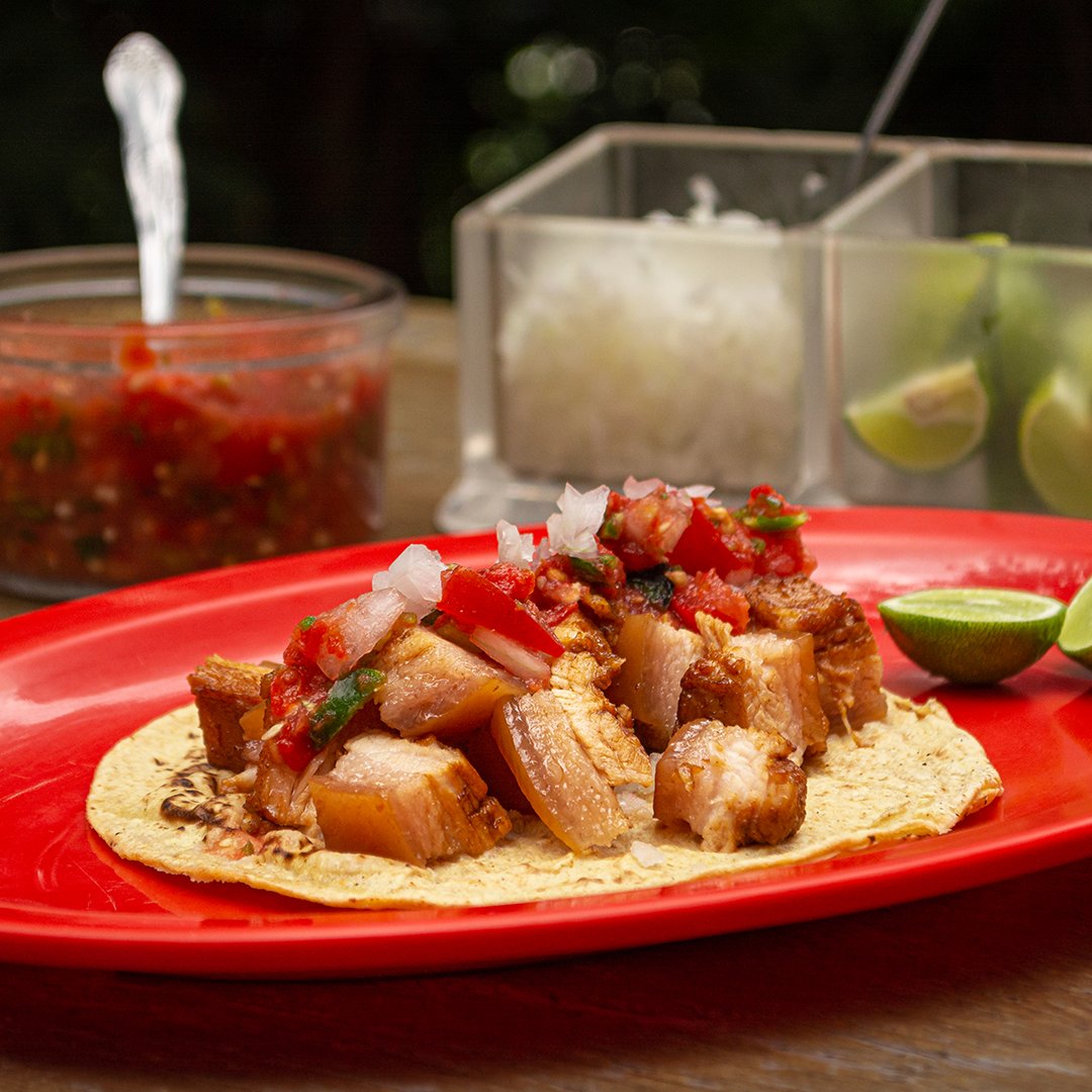 Nada mejor que comenzar el sábado unas ricas carnitas estilo Quiroga de #DonChanoCarnitas🐷

#mrc #carnitas #buche #nana #nenepil #barriga #cachete #carnitasestilomichoacán #tacodecarnitas #tacosdecarnitas #chamorro #costilla #mercadogourmet #mercadogastronómico #foodmarket