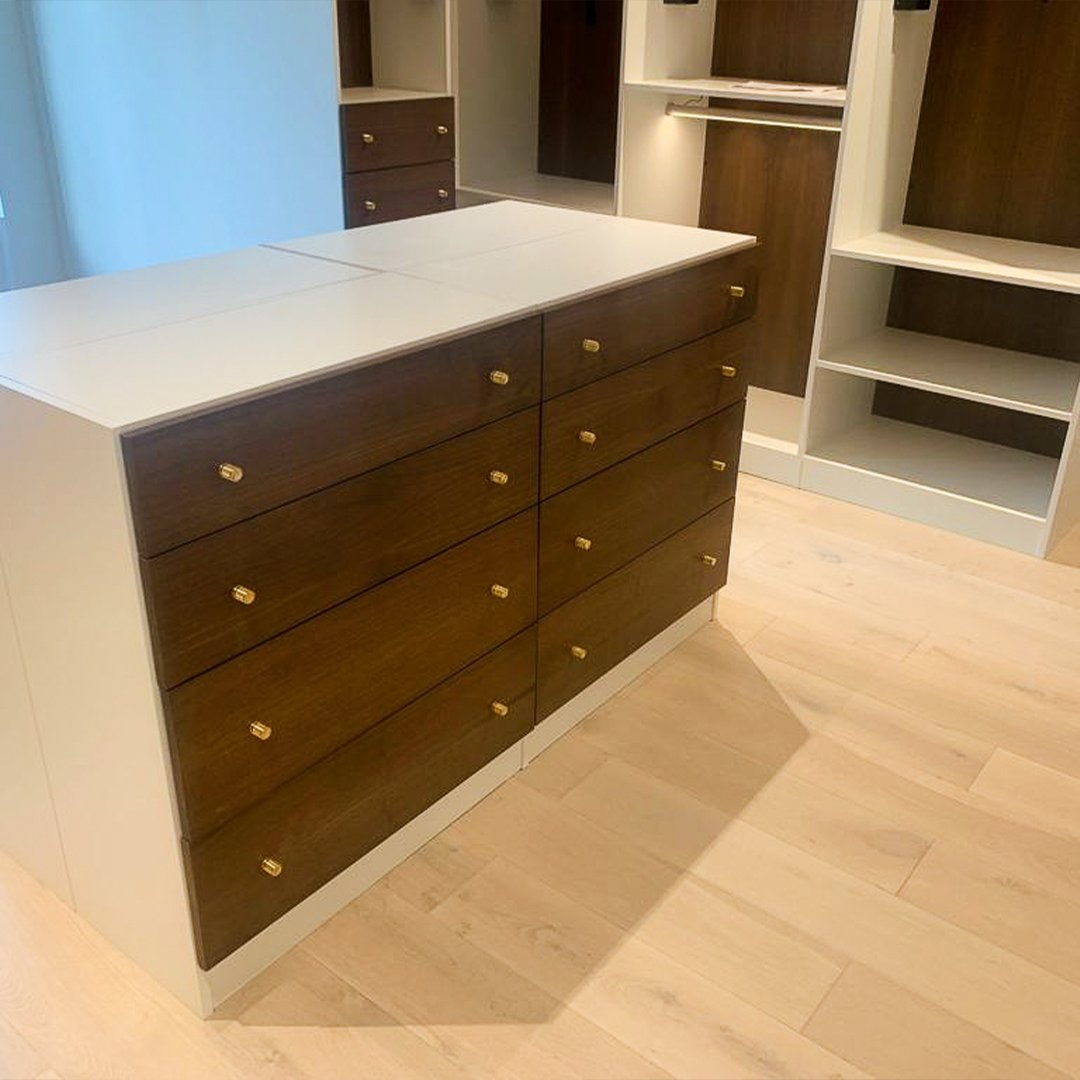 bienalclosets's tweet image. f you haven’t yet tried our custom closet storage solutions, you should! We can create a system that works for your lifestyle and needs.⁠
⁠
#customcloset #closetstorage #closetaccessorier #closetsystem #interiordesign #dreamclosets