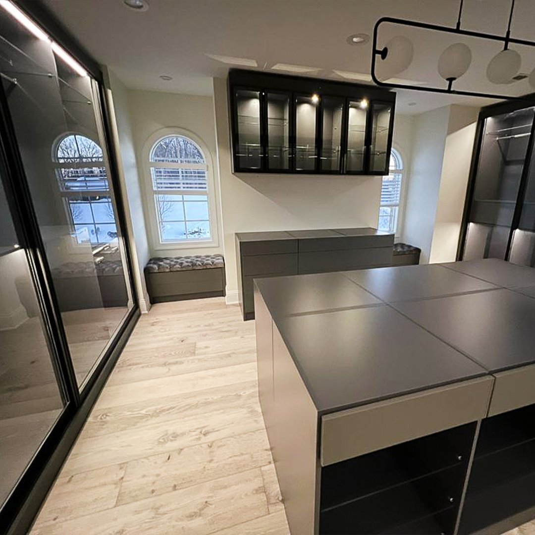 bienalclosets's tweet image. f you haven’t yet tried our custom closet storage solutions, you should! We can create a system that works for your lifestyle and needs.⁠
⁠
#customcloset #closetstorage #closetaccessorier #closetsystem #interiordesign #dreamclosets