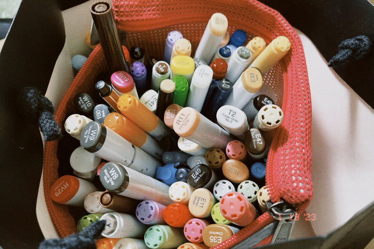 久々にアナログ色紙描いた
朝じゃないか…！寝る https://t.co/9pQOYqKquh