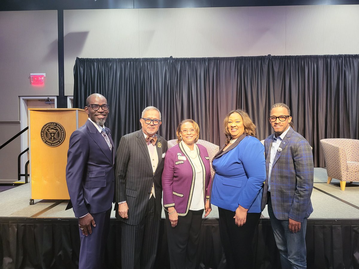 FUAIII's tweet photo. Today, @TCU celebrated Dr. Martin Luther King, Jr. by hosting a panel of dedicated Fort Worth community leaders who discussed the history and significance of Dr. King’s life and legacy!
#TCUMLKCelebration #TCUDiversityandInclusion #BuildingTCUCommUNITY #BeTheChange #DrFlo https://t.co/DGf4gCiA3z