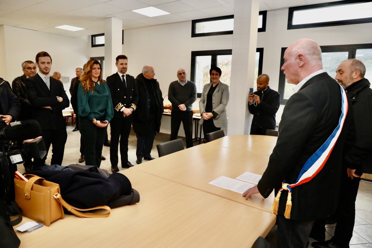 MarleneSchiappa's tweet photo. La #Corse, c’est aussi celle des villages, là où les valeurs de l’#ESS s’incarnent avec force ! Très heureuse de rencontrer les élus de Moca-Croce. Bravo pour leur engagement quotidien au service des Mocanais ! Cc @pm_caitucoli https://t.co/yXbLassK2t