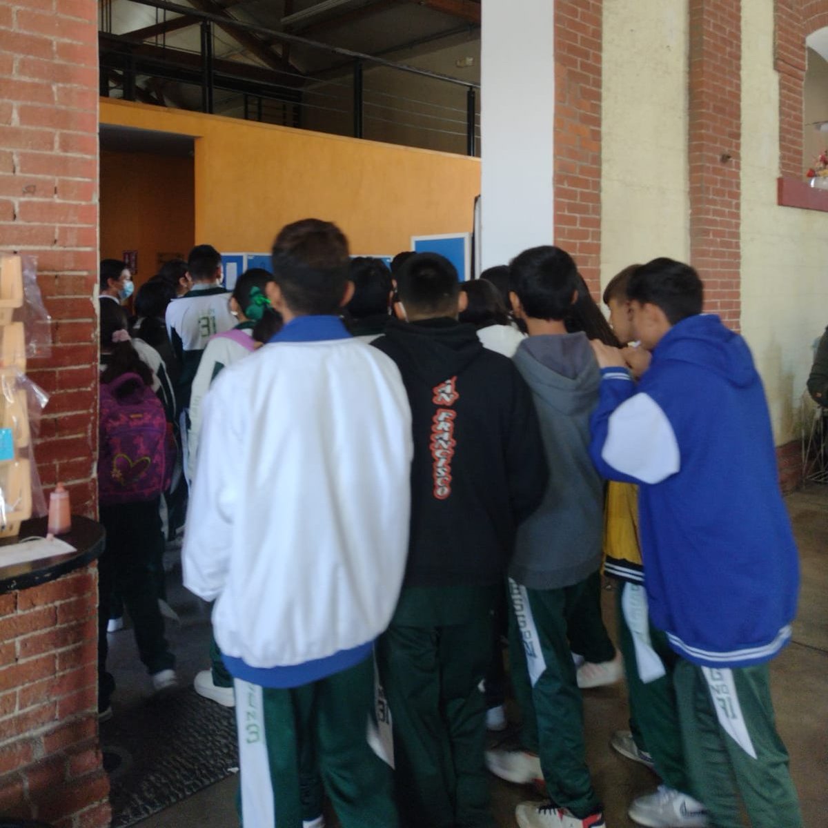 🔰Aquí algunos momentos de la visita de #alumnos de la #Secundaria General N. 31 "Rosario Castellanos" T.M. a la #Biblioteca Pública Central Centenario Bicentenario y la Escuela de Danza de la <a href="/UArtes_Ags/">Universidad de las Artes, Ags</a>, ¡gracias por acompañarnos! 
#recorridos #Universidad #Aguascalientes